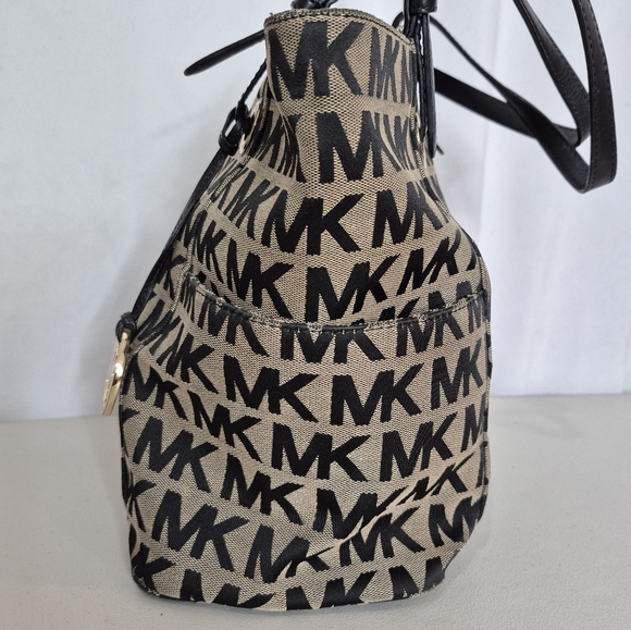 Michael Kors Jet Set Canvas Tote Bag - Picture 3 of 15